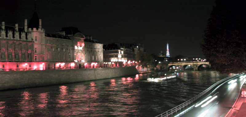 Eiffel_Tower_sparkles
