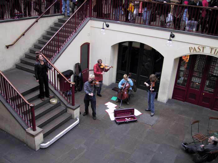 Gershwin_in_Covent_Garden