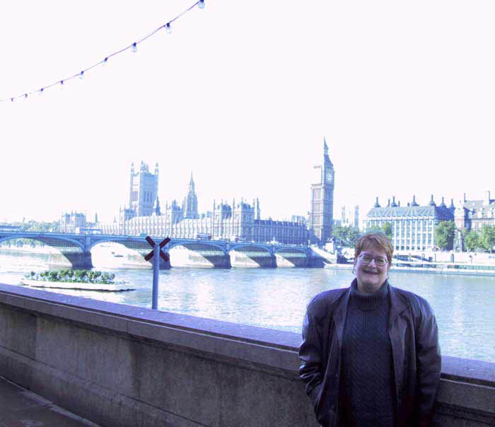 Libbi_Thames_Parliament2